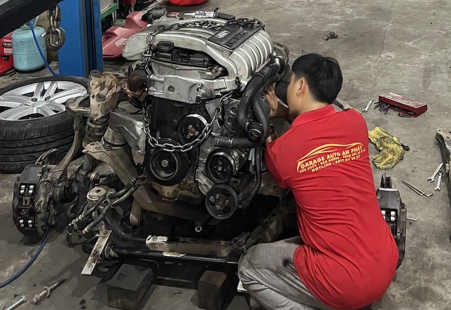 Garage chuyên sửa chữa động cơ xe hơi - Ô tô uy tín tại TPHCM